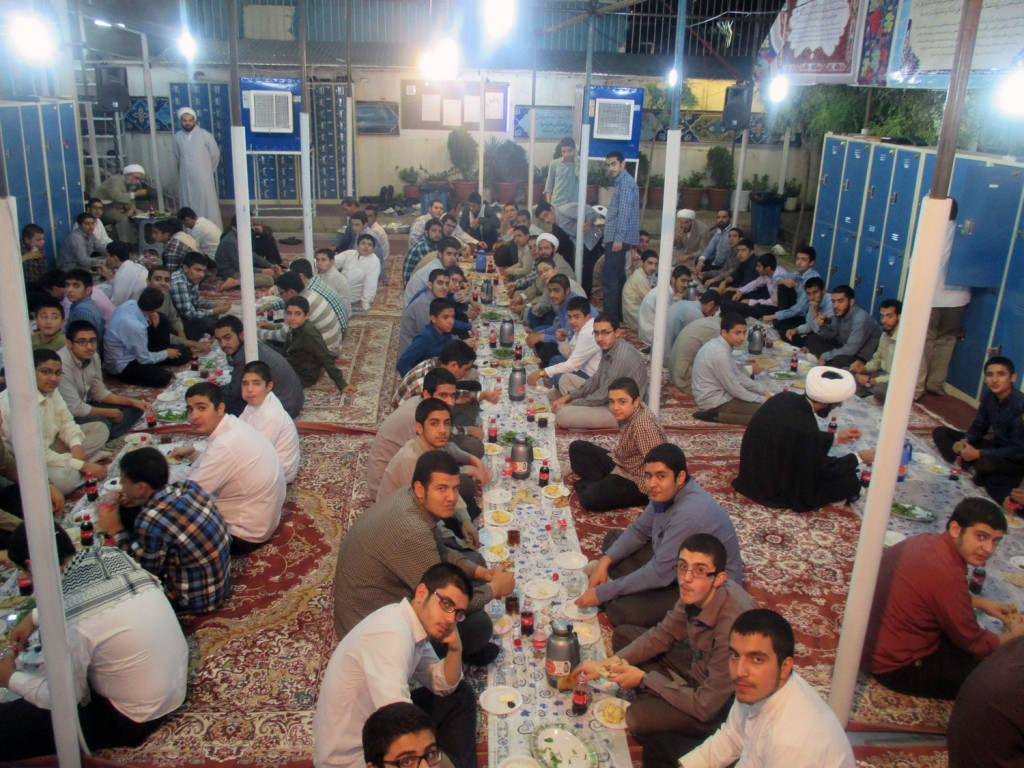 مراسم افطاری ماه مبارک رمضان