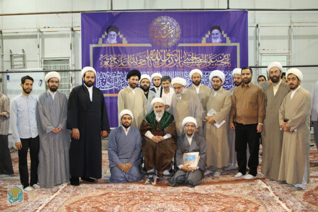 عکس دسته جمعی اساتید مدرسه علمیه دارالسلام با حضرت آیت الله جاودان