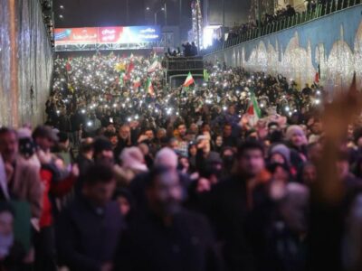 وفاداران در میدان
